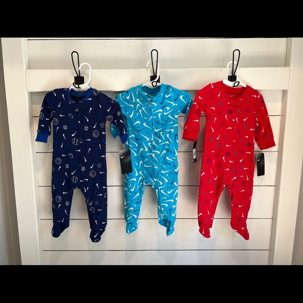 NEW w/ TAGS BABY BOY NIKE SLEEPER/FOOTIE LOT SIZE 6 MONTHS